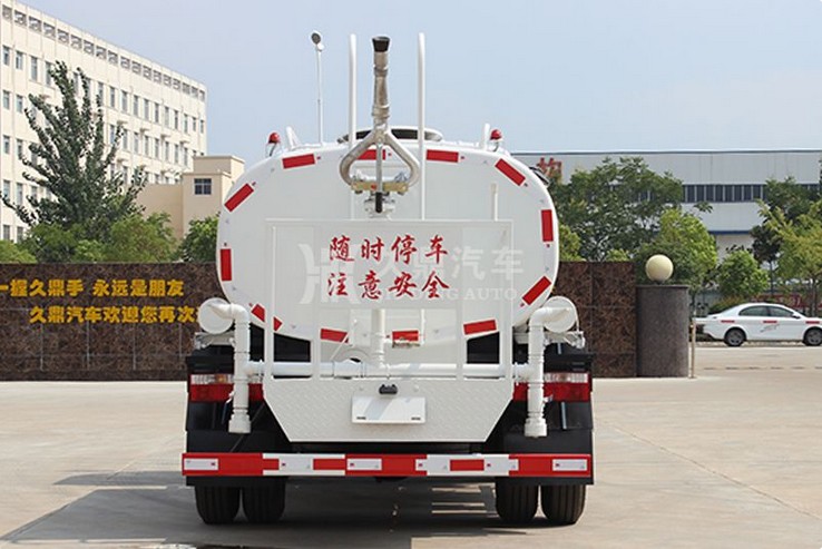 5噸(5方)東風多利卡環(huán)衛(wèi)灑水車圖片 5噸(5方)東風多利卡環(huán)衛(wèi)灑水車圖片