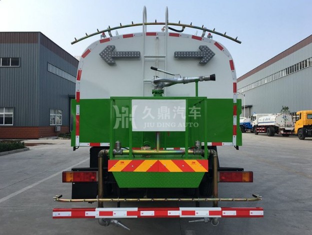 公路灑水車灑水視頻_東風(fēng)天龍后雙橋公路灑水車4