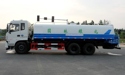 20噸灑水車(chē)報(bào)價(jià)表_東風(fēng)專底后雙橋20噸綠化灑水車(chē)廠家價(jià)格2