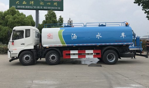 東風(fēng)天錦小三軸18噸綠化灑水車廠家價(jià)格3