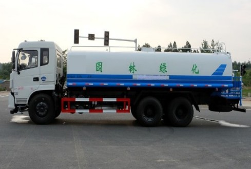 工程灑水車(chē)報(bào)價(jià)_東風(fēng)專(zhuān)底后雙橋20噸工程灑水車(chē)2