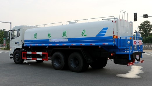 工程灑水車(chē)報(bào)價(jià)_東風(fēng)專(zhuān)底后雙橋20噸工程灑水車(chē)3