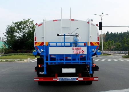 工程灑水車(chē)報(bào)價(jià)_東風(fēng)專(zhuān)底后雙橋20噸工程灑水車(chē)4