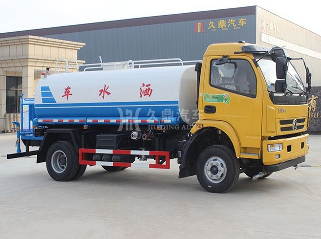 8方環(huán)衛(wèi)灑水車價(jià)格_8噸東風(fēng)大多利卡環(huán)衛(wèi)灑水車3