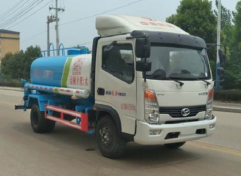 五方灑水車多重_時風(fēng)風(fēng)馳5方綠化灑水車廠家價格2