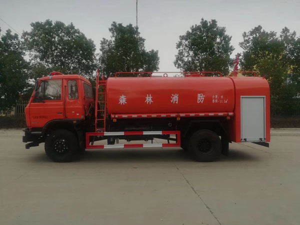 東風四驅(qū)消防灑水車 東風四驅(qū)消防灑水車