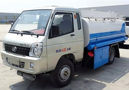 3噸灑水車圖片_3噸時(shí)風(fēng)風(fēng)菱藍(lán)牌綠化灑水車2