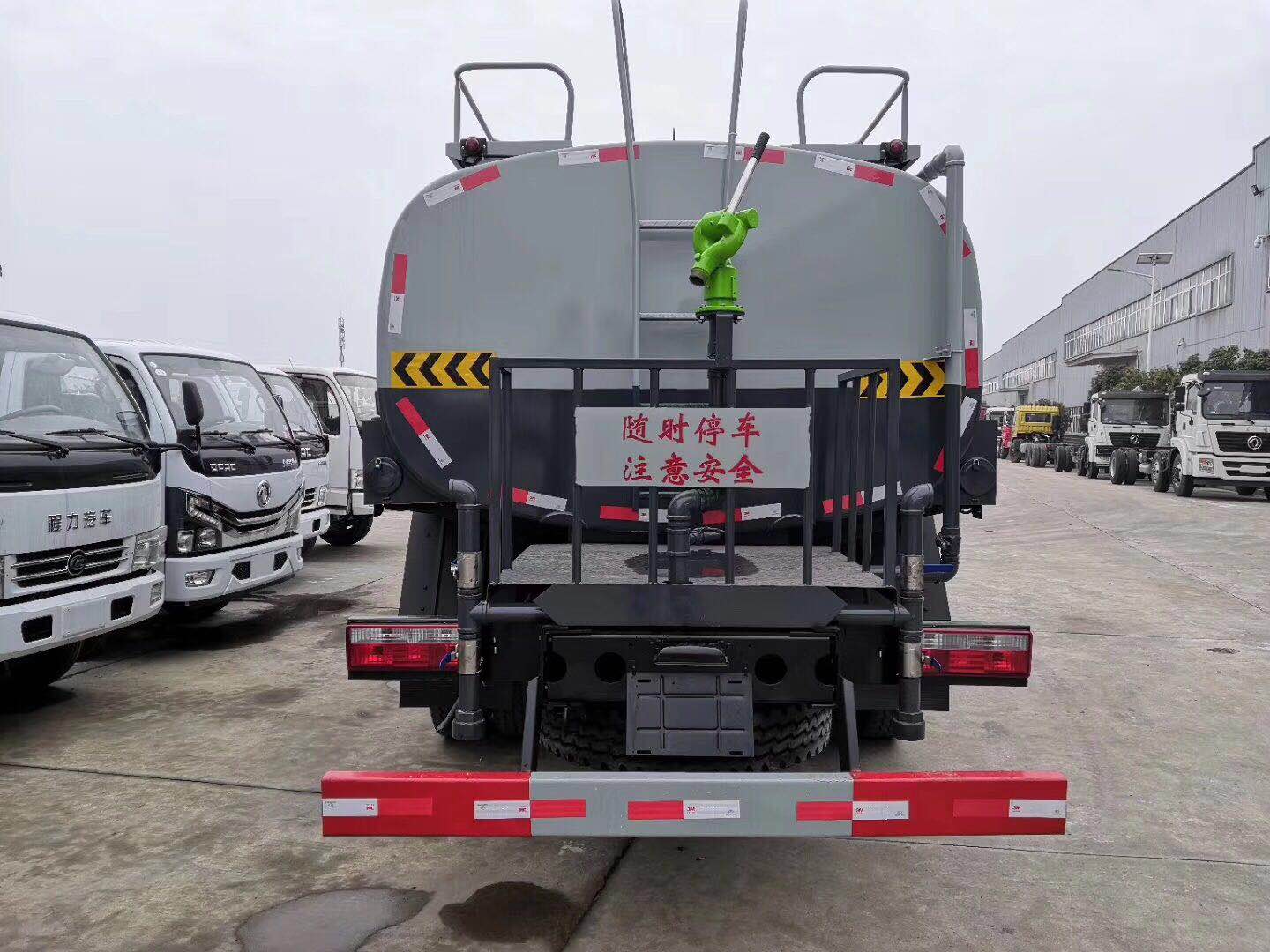 程力新款12噸灑水車圖片 程力新款12噸灑水車圖片