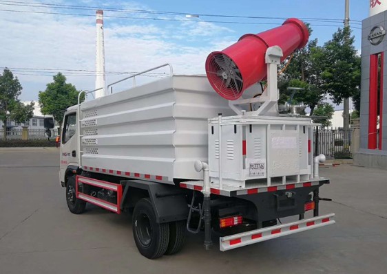 藍(lán)牌灑水車(chē)價(jià)格_時(shí)風(fēng)風(fēng)馳5方藍(lán)牌綠化灑水車(chē)3