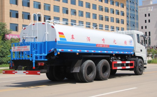 20方東風(fēng)后雙橋?yàn)⑺嚕|風(fēng)專用底盤D913駕駛室)高清圖片 20方東風(fēng)后雙橋?yàn)⑺嚕|風(fēng)專用底盤D913駕駛室)高清圖片