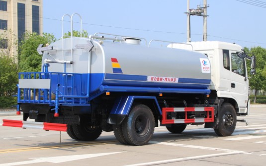 東風專用底盤12方灑水車高清圖片 東風專用底盤12方灑水車高清圖片