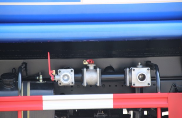 東風專用底盤12方灑水車高清圖片 東風專用底盤12方灑水車高清圖片