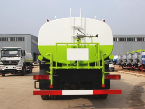 重汽斯太爾后八輪18噸灑水車高清圖片 重汽斯太爾后八輪18噸灑水車高清圖片