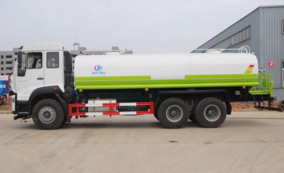 重汽斯太爾后八輪18噸灑水車高清圖片 重汽斯太爾后八輪18噸灑水車高清圖片