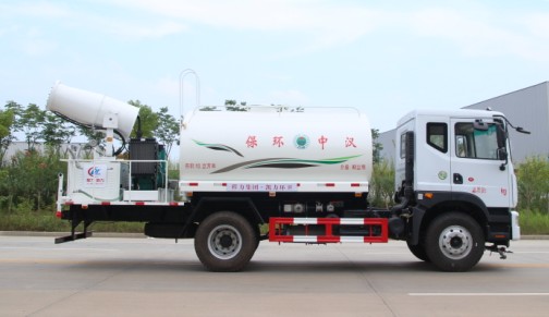 東風(fēng)多利卡D9灑水車(chē)帶霧炮(橢圓罐)高清圖片 東風(fēng)多利卡D9灑水車(chē)帶霧炮(橢圓罐)高清圖片