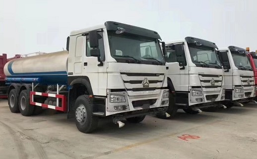 一批庫存15方重汽豪沃后雙橋灑水車圖片 一批庫存15方重汽豪沃后雙橋灑水車圖片