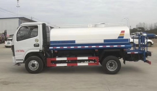 二手灑水車5噸的價(jià)格_國六5方東風(fēng)福瑞卡綠化灑水車廠家價(jià)格2