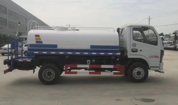 二手灑水車5噸的價(jià)格_國六5方東風(fēng)福瑞卡綠化灑水車廠家價(jià)格3