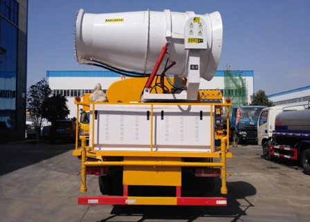 12方東風天錦農(nóng)藥噴灑車圖片 12方東風天錦農(nóng)藥噴灑車圖片