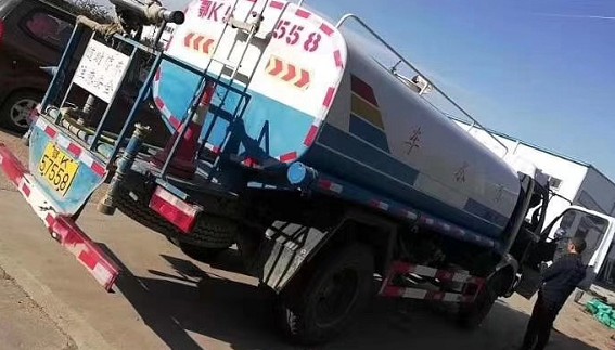 手帶牌照10噸二手灑水車(chē)轉(zhuǎn)讓?zhuān)?8年的車(chē),云內(nèi)130馬力!2