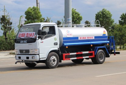 東風(fēng)d6灑水車圖片 東風(fēng)d6灑水車圖片