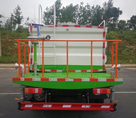 藍(lán)牌灑水車哪個(gè)牌子好_國(guó)六7方時(shí)風(fēng)風(fēng)馳藍(lán)牌綠化灑水車廠家價(jià)格3