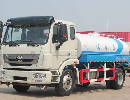 環(huán)衛(wèi)灑水車圖片 環(huán)衛(wèi)灑水車圖片