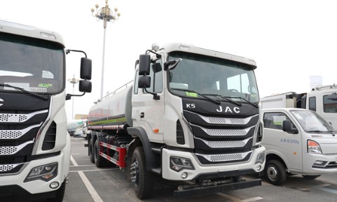 國(guó)六江淮格爾發(fā)K5X后雙橋15方灑水車(chē)圖片 國(guó)六江淮格爾發(fā)K5X后雙橋15方灑水車(chē)圖片