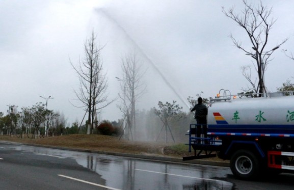 綠化灑水車圖片 綠化灑水車圖片