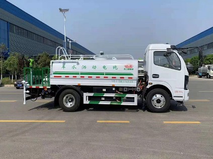 電動霧炮灑水車_東風(fēng)多利卡5噸純電動灑水車3
