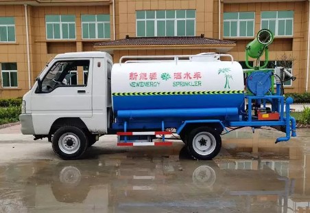 小型電動(dòng)四輪灑水車圖片 小型電動(dòng)四輪灑水車圖片