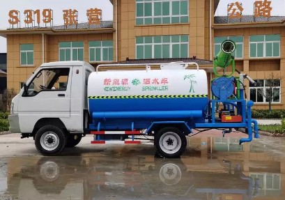 小型電動(dòng)四輪灑水車圖片 小型電動(dòng)四輪灑水車圖片