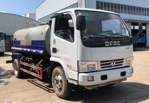 二手東風(fēng)多利卡5方灑水車 二手東風(fēng)多利卡5方灑水車