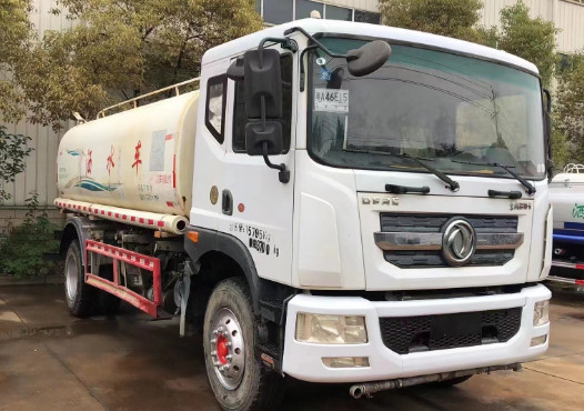 二手15方六缸機(jī)灑水車_二手15方東風(fēng)多利卡D9灑水車2