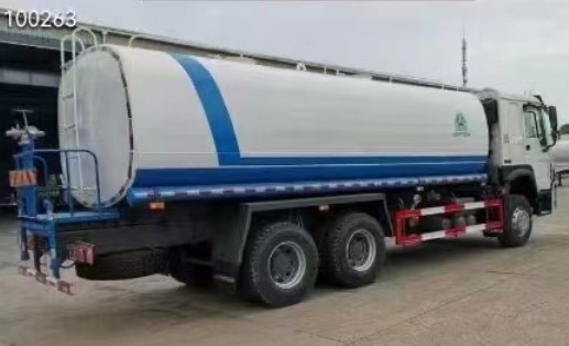 出口版重汽豪沃336馬力25方灑水車 出口版重汽豪沃336馬力25方灑水車