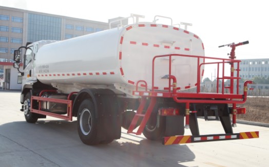 大運(yùn)致勝14方灑水車 大運(yùn)致勝14方灑水車